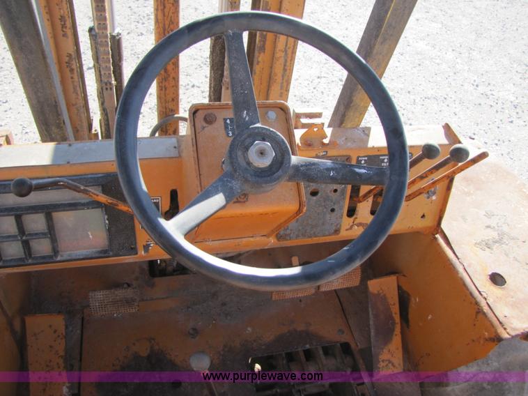 image for item B2121 Case 586C rough terrain forklift