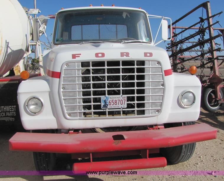 image for item B2123 1973 Ford F800 semi truck