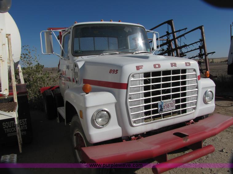 image for item B2123 1973 Ford F800 semi truck