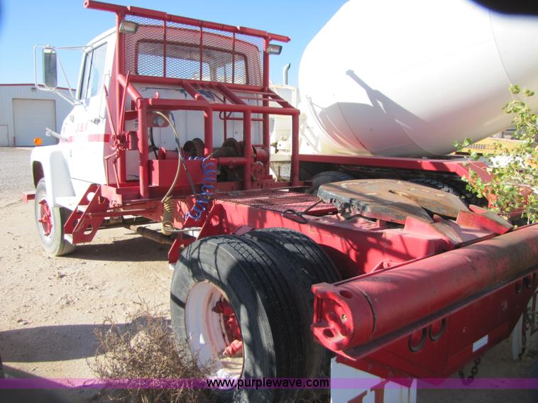 image for item B2123 1973 Ford F800 semi truck