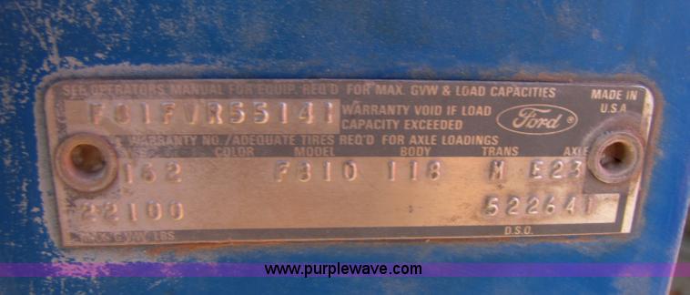 image for item B2123 1973 Ford F800 semi truck