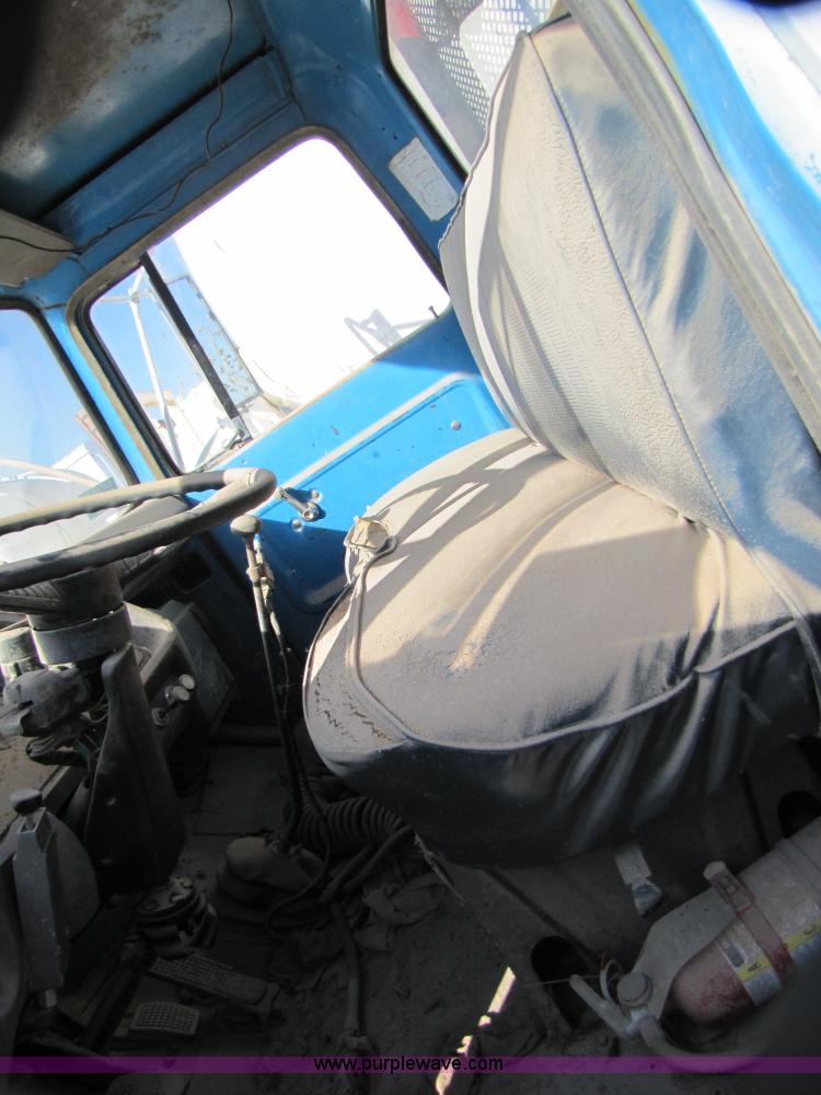 image for item B2123 1973 Ford F800 semi truck