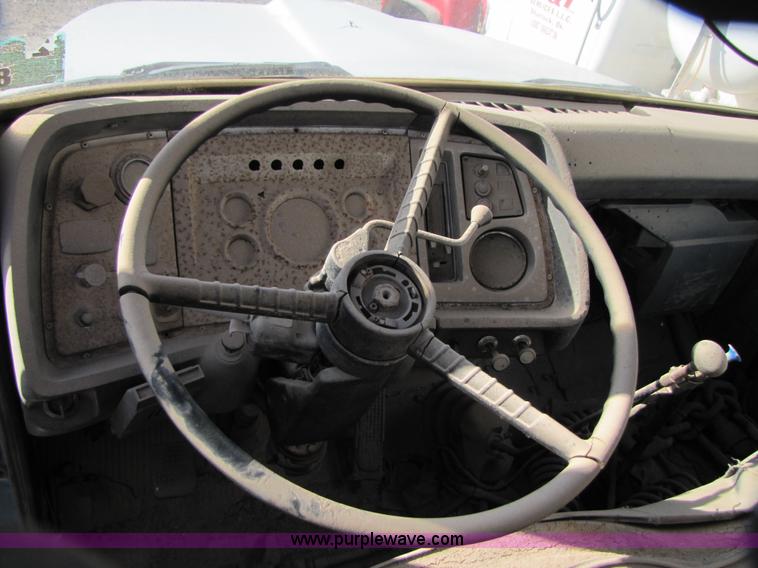 image for item B2123 1973 Ford F800 semi truck