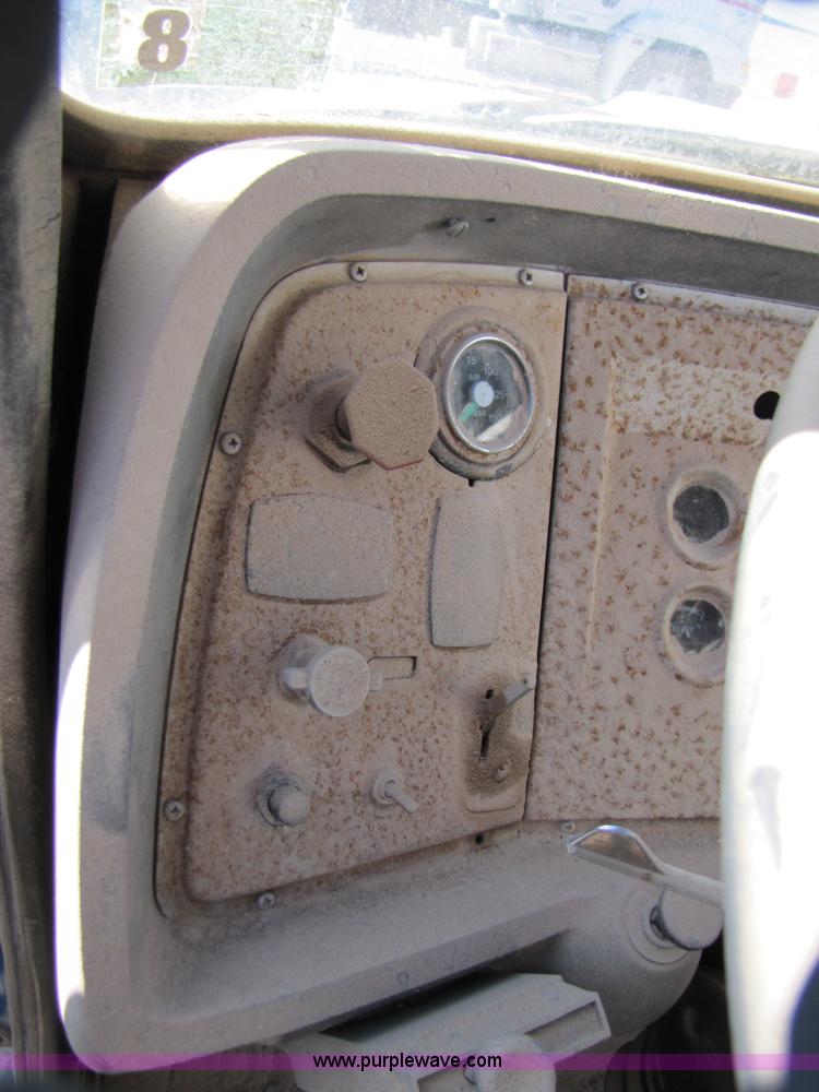 image for item B2123 1973 Ford F800 semi truck