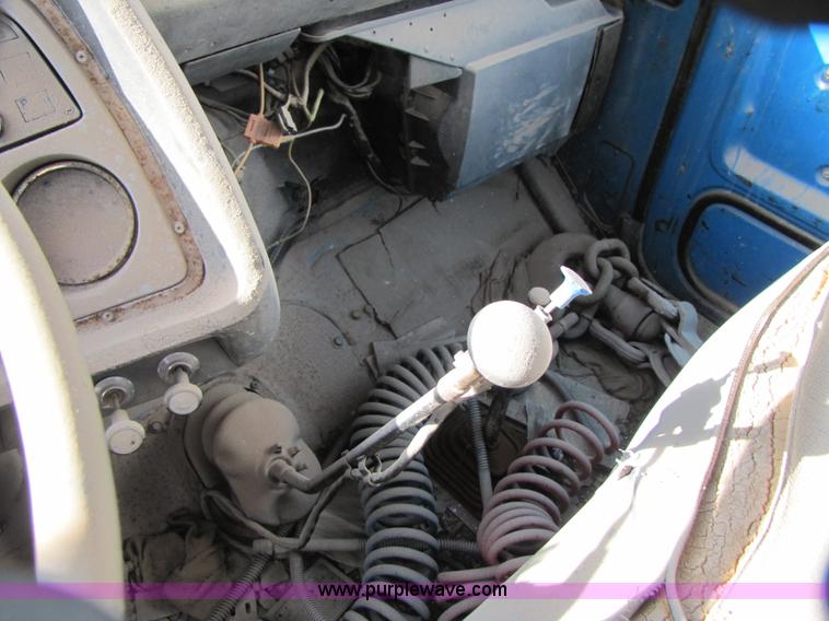 image for item B2123 1973 Ford F800 semi truck