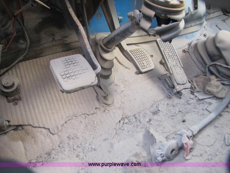 image for item B2123 1973 Ford F800 semi truck