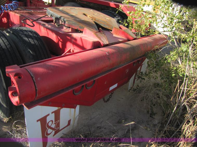 image for item B2123 1973 Ford F800 semi truck