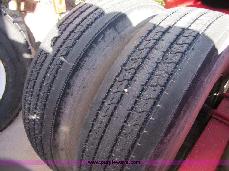 image for item B2123 1973 Ford F800 semi truck