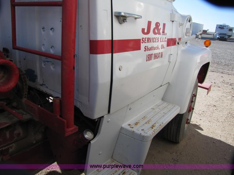 image for item B2123 1973 Ford F800 semi truck