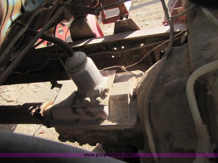 image for item B2123 1973 Ford F800 semi truck