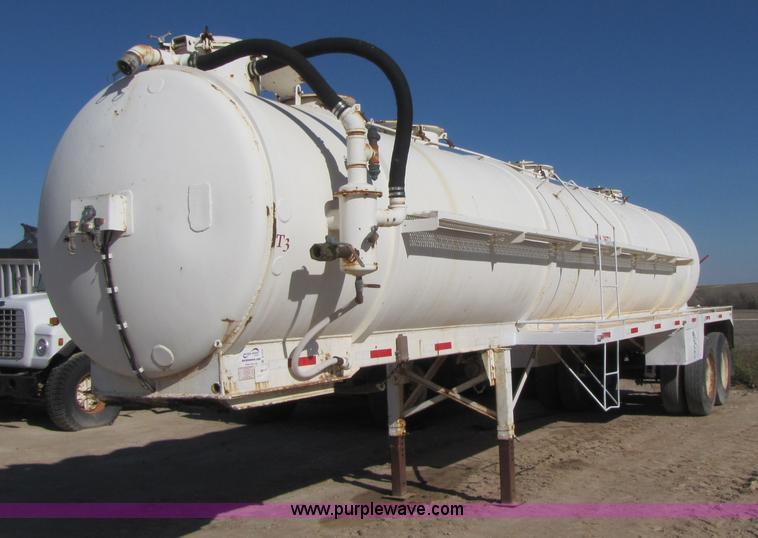 image for item B2127 2003 150 barrel vacuum 40' trailer