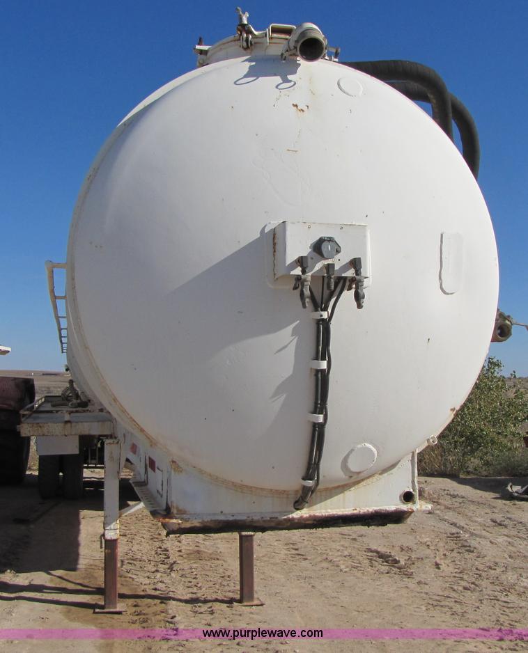 image for item B2127 2003 150 barrel vacuum 40' trailer