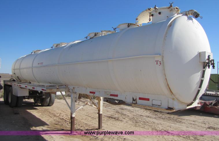 image for item B2127 2003 150 barrel vacuum 40' trailer