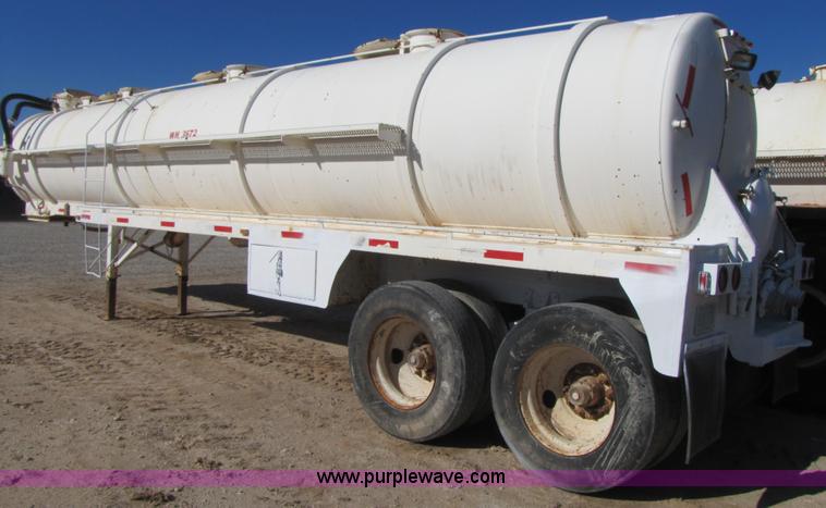 image for item B2127 2003 150 barrel vacuum 40' trailer