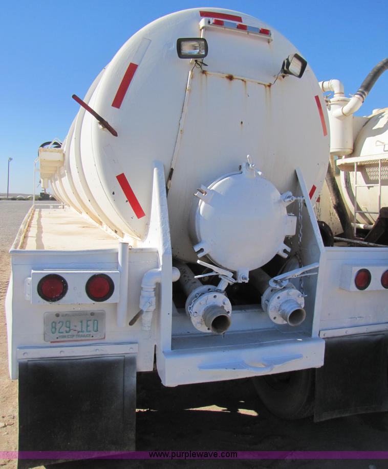 image for item B2127 2003 150 barrel vacuum 40' trailer