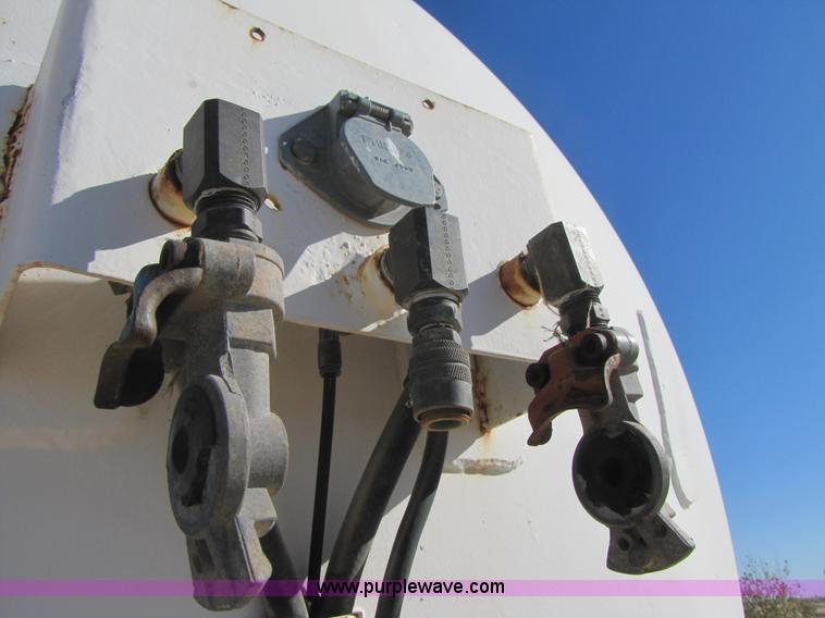 image for item B2127 2003 150 barrel vacuum 40' trailer