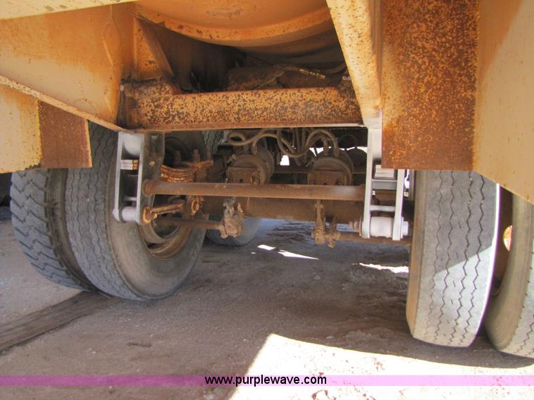 image for item B2127 2003 150 barrel vacuum 40' trailer