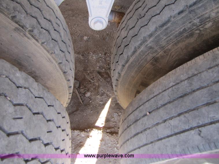 image for item B2127 2003 150 barrel vacuum 40' trailer