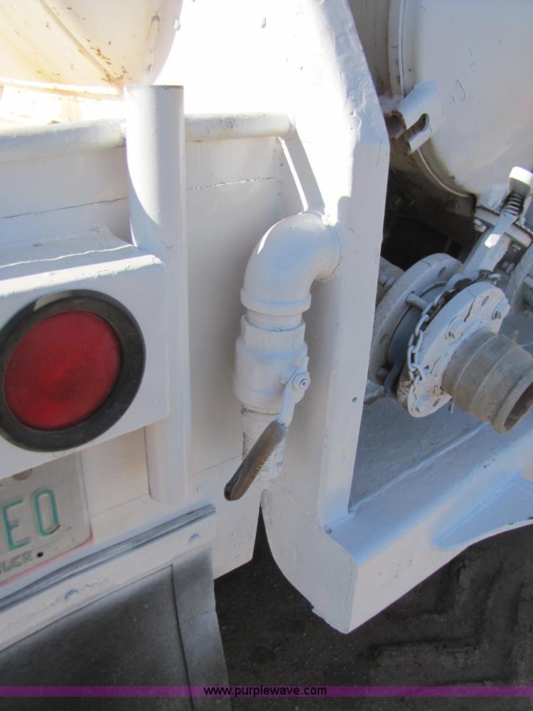 image for item B2127 2003 150 barrel vacuum 40' trailer