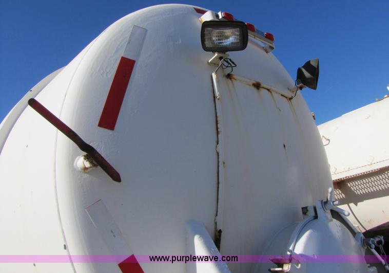 image for item B2127 2003 150 barrel vacuum 40' trailer