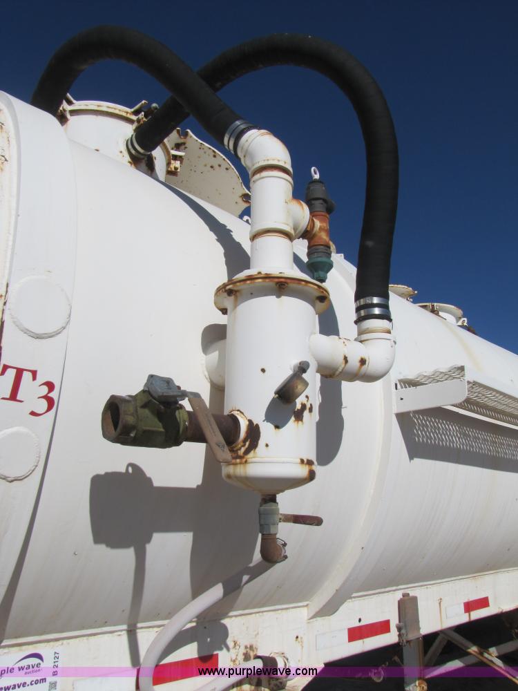 image for item B2127 2003 150 barrel vacuum 40' trailer