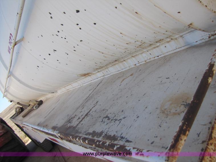 image for item B2127 2003 150 barrel vacuum 40' trailer