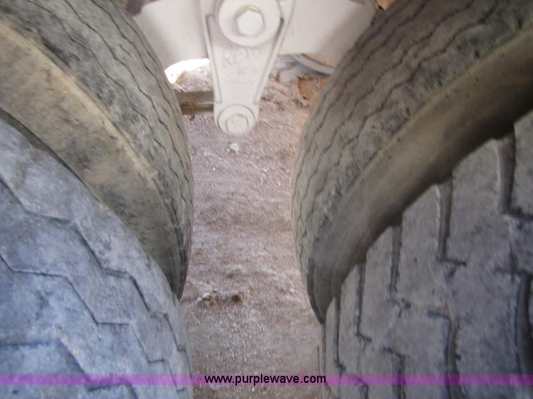 image for item B2127 2003 150 barrel vacuum 40' trailer