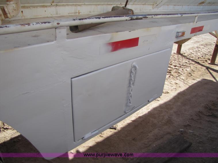 image for item B2127 2003 150 barrel vacuum 40' trailer