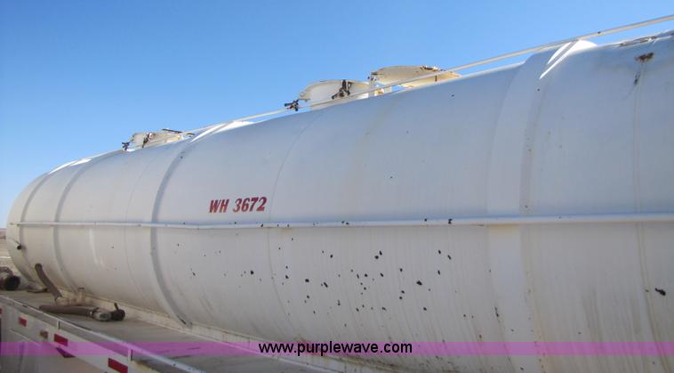 image for item B2127 2003 150 barrel vacuum 40' trailer