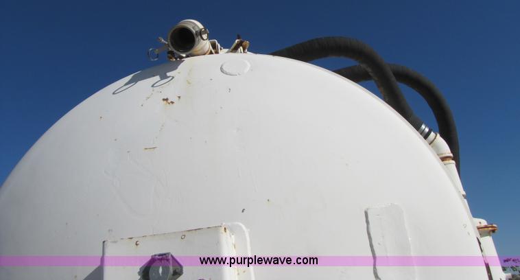 image for item B2127 2003 150 barrel vacuum 40' trailer