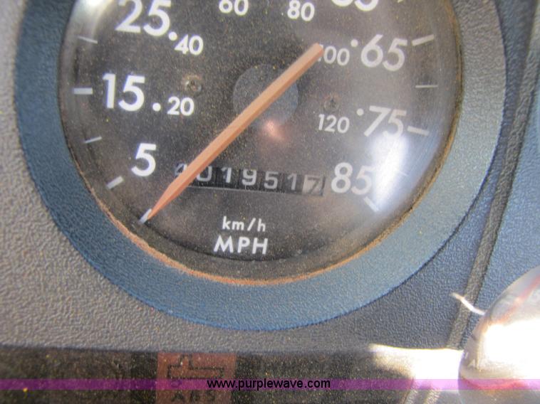 image for item B2129 2000 Freightliner FL70 semi truck