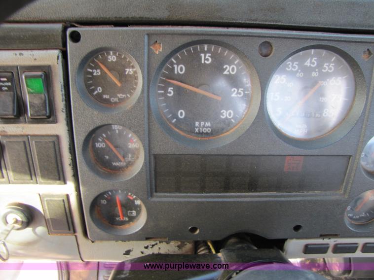 image for item B2129 2000 Freightliner FL70 semi truck