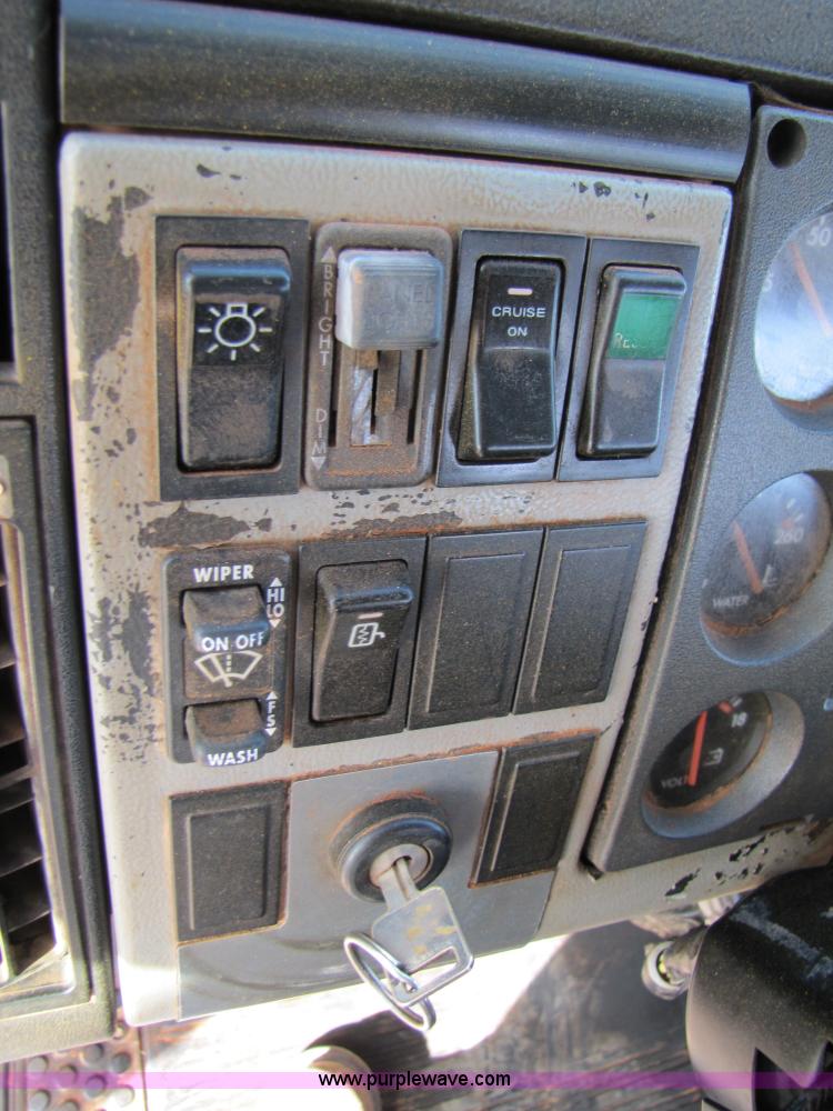 image for item B2129 2000 Freightliner FL70 semi truck