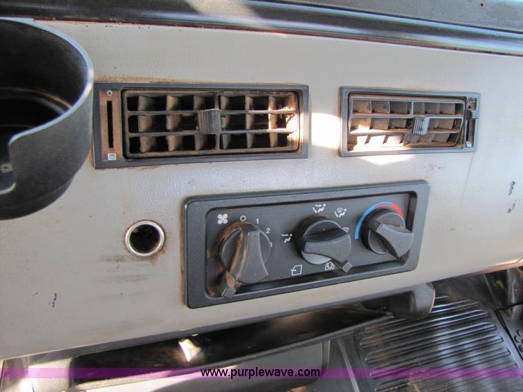 image for item B2129 2000 Freightliner FL70 semi truck