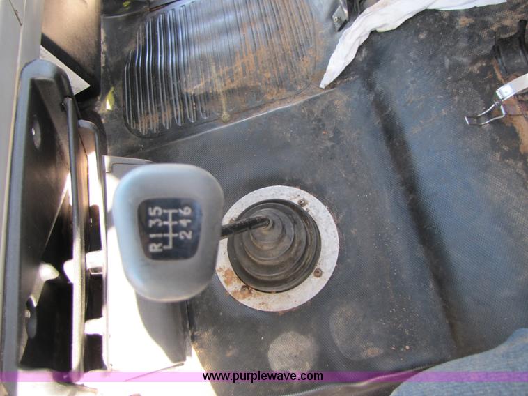 image for item B2129 2000 Freightliner FL70 semi truck