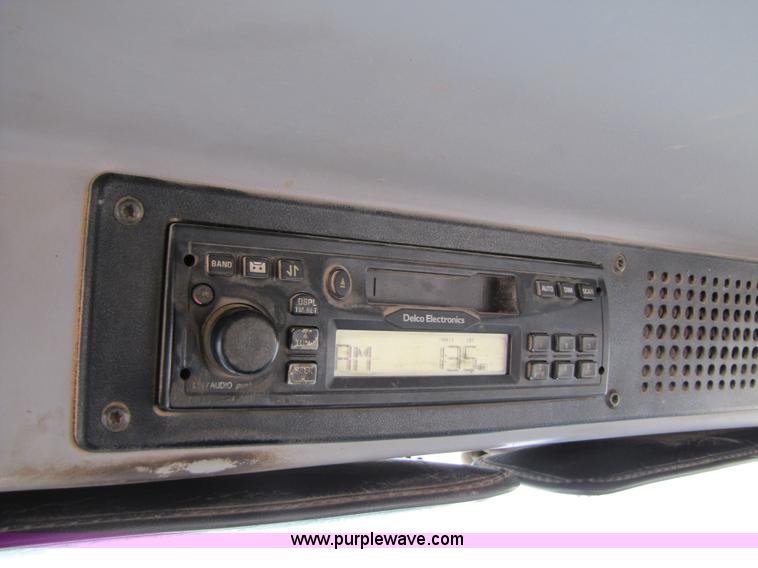 image for item B2129 2000 Freightliner FL70 semi truck