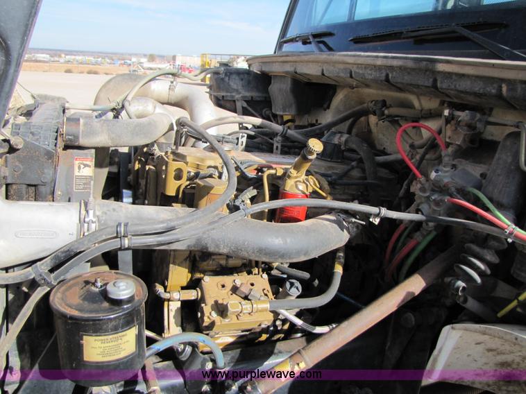 image for item B2129 2000 Freightliner FL70 semi truck