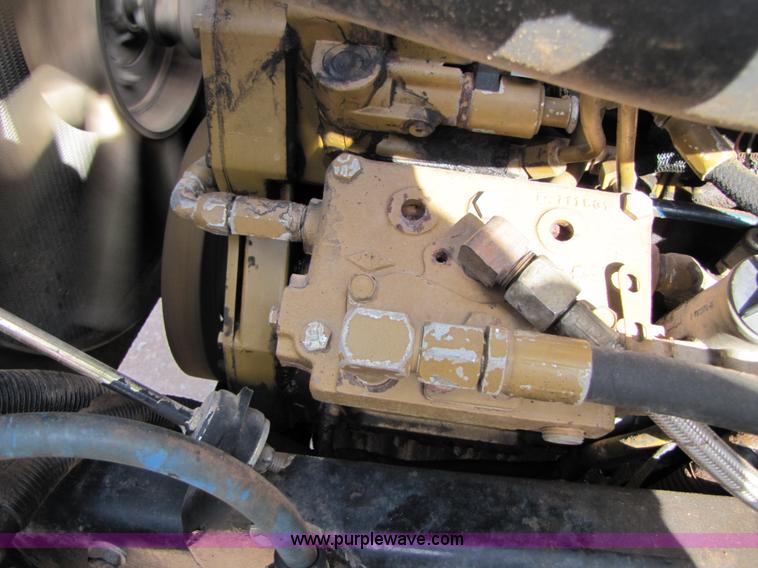 image for item B2129 2000 Freightliner FL70 semi truck