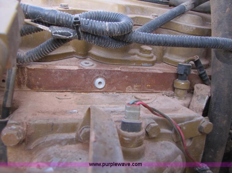 image for item B2129 2000 Freightliner FL70 semi truck