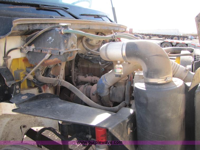 image for item B2129 2000 Freightliner FL70 semi truck