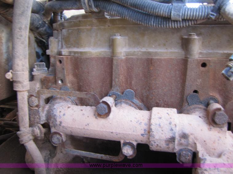 image for item B2129 2000 Freightliner FL70 semi truck