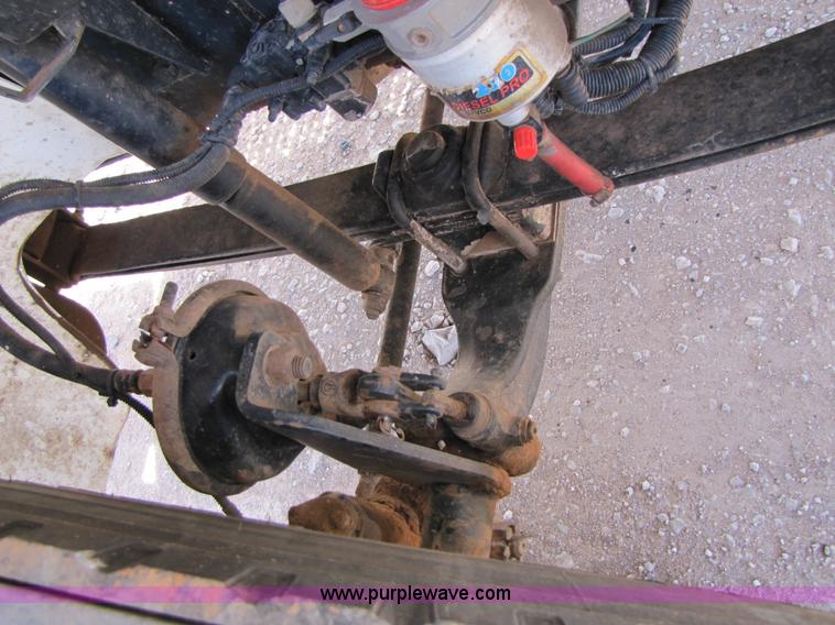 image for item B2129 2000 Freightliner FL70 semi truck