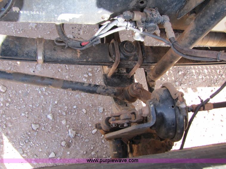 image for item B2129 2000 Freightliner FL70 semi truck