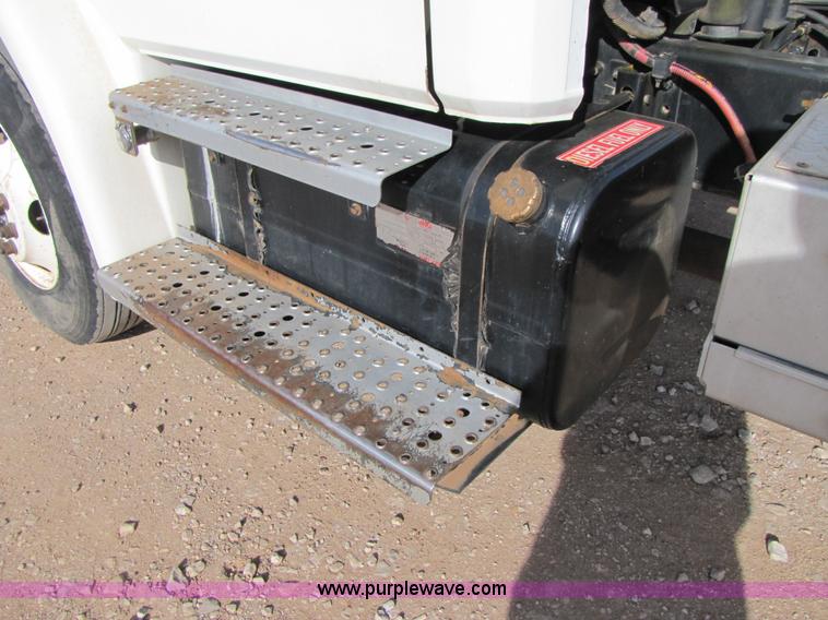 image for item B2129 2000 Freightliner FL70 semi truck