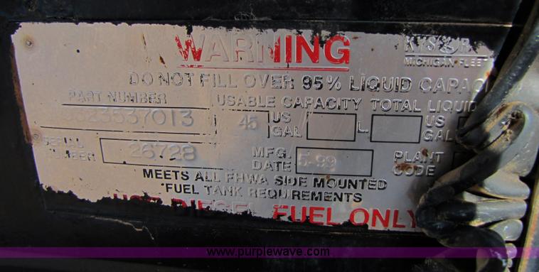 image for item B2129 2000 Freightliner FL70 semi truck