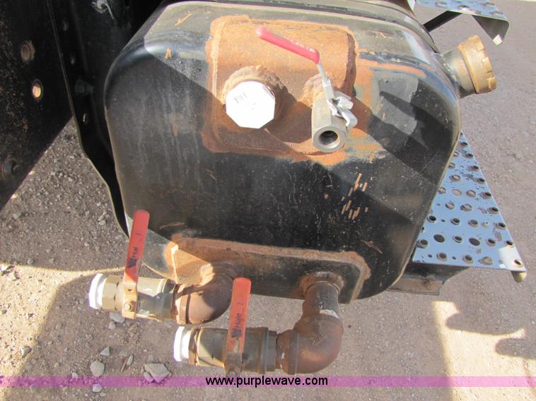 image for item B2129 2000 Freightliner FL70 semi truck