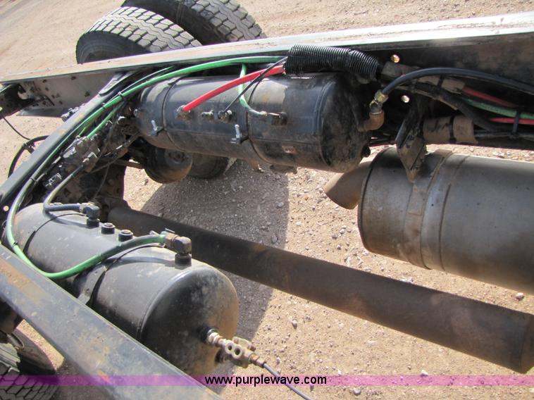 image for item B2129 2000 Freightliner FL70 semi truck