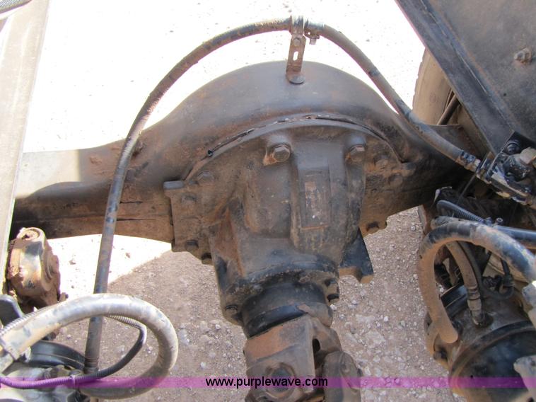 image for item B2129 2000 Freightliner FL70 semi truck