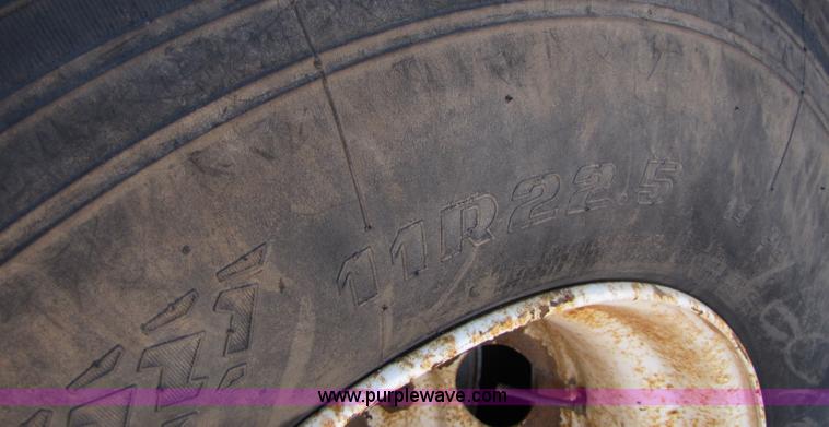 image for item B2129 2000 Freightliner FL70 semi truck