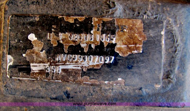 image for item B2129 2000 Freightliner FL70 semi truck